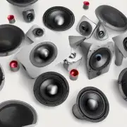 如何确定哪些小型扬声器提供最高水平的声音效果？