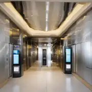 智能家居可以通过哪些设备来实现对电梯的远程控制？