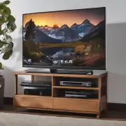 要实现通过互联网连接到家里的电视机上观看节目我需要购买什么样的设备?